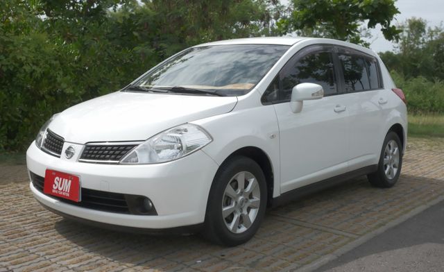 2011 Nissan Tiida 5D 1.8 L  定速 IKEY 倒車雷達 恆溫空調 里程保證僅5.2萬  第2張相片