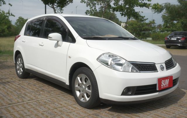 2011 Nissan Tiida 5D 1.8 L  定速 IKEY 倒車雷達 恆溫空調 里程保證僅5.2萬  第3張相片