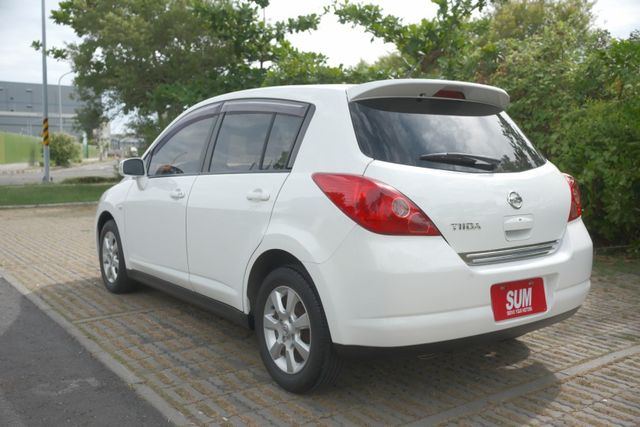 2011 Nissan Tiida 5D 1.8 L  定速 IKEY 倒車雷達 恆溫空調 里程保證僅5.2萬  第5張相片