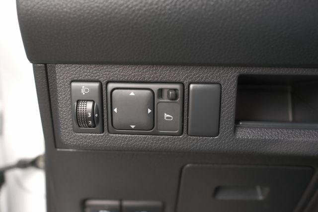 2011 Nissan Tiida 5D 1.8 L  定速 IKEY 倒車雷達 恆溫空調 里程保證僅5.2萬  第14張相片