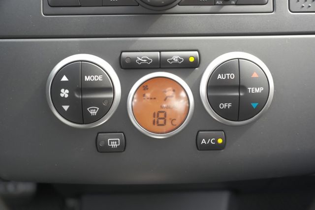2011 Nissan Tiida 5D 1.8 L  定速 IKEY 倒車雷達 恆溫空調 里程保證僅5.2萬  第16張相片