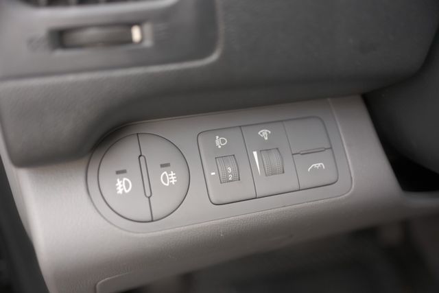 2016 Hyundai Starex 尊貴型 2.5 九人座 定速 倒車顯影 藍芽 方向盤快控 里程保證12.2萬  第8張相片