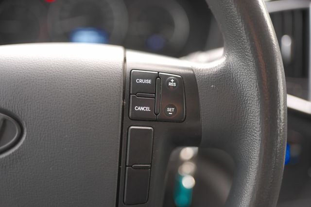 2016 Hyundai Starex 尊貴型 2.5 九人座 定速 倒車顯影 藍芽 方向盤快控 里程保證12.2萬  第9張相片