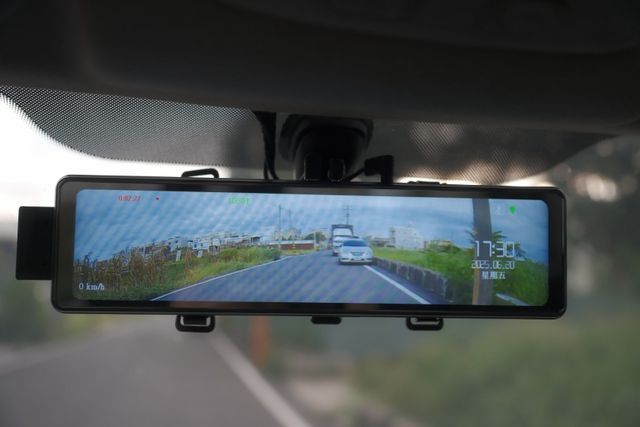 2016 Hyundai Starex 尊貴型 2.5 九人座 定速 倒車顯影 藍芽 方向盤快控 里程保證12.2萬  第15張相片