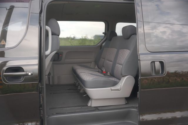 2016 Hyundai Starex 尊貴型 2.5 九人座 定速 倒車顯影 藍芽 方向盤快控 里程保證12.2萬  第16張相片