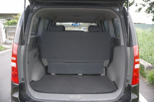 2016 Hyundai Starex 尊貴型 2.5 九人座 定速 倒車顯影 藍芽 方向盤快控 里程保證12.2萬  第18張相片