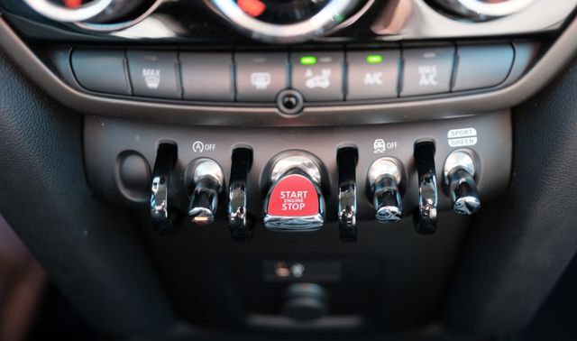 2019 Mini Countryman Cooper 1.5 定速 雙電動椅 ikey 電動尾門 倒車顯影 分區恆溫  第17張相片