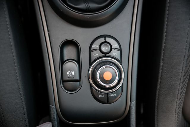 2019 Mini Countryman Cooper 1.5 定速 雙電動椅 ikey 電動尾門 倒車顯影 分區恆溫  第18張相片