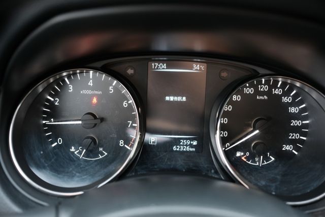 2018 Nissan X-Trail 經典版 2.0 分區恆溫 倒車顯影 抬頭顯示器 後座出風口 里程保證6.2萬  第9張相片