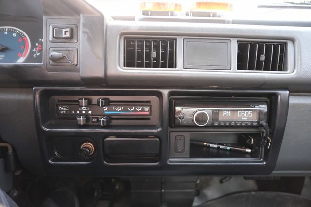 2017 中華 得利卡 2.4 手排 原廠更換錶頭,實際里程為146081公里  第16張相片