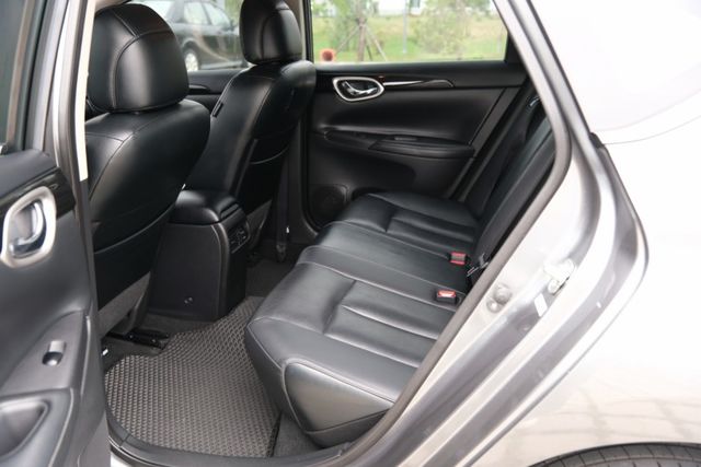 2018 Nissan Sentra 尊爵版 1.8 定速 導航 環景影像 電動天窗 分區恆溫 ikey 盲點偵測  第7張相片