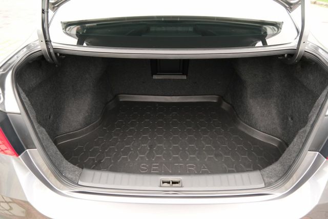 2018 Nissan Sentra 尊爵版 1.8 定速 導航 環景影像 電動天窗 分區恆溫 ikey 盲點偵測  第8張相片