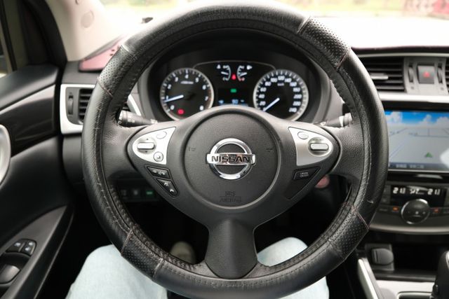 2018 Nissan Sentra 尊爵版 1.8 定速 導航 環景影像 電動天窗 分區恆溫 ikey 盲點偵測  第11張相片