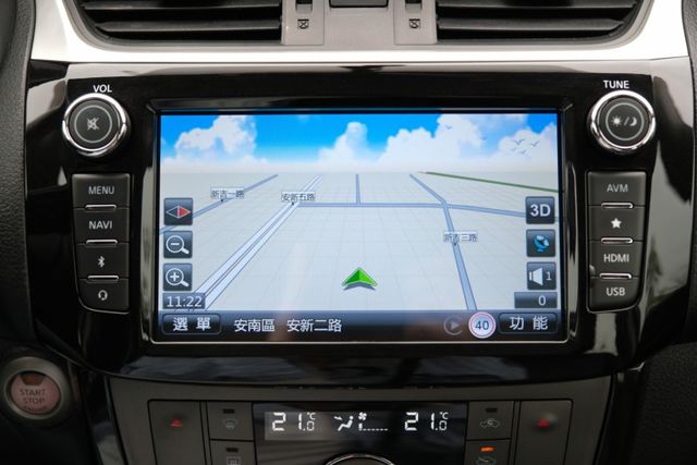 2018 Nissan Sentra 尊爵版 1.8 定速 導航 環景影像 電動天窗 分區恆溫 ikey 盲點偵測  第15張相片