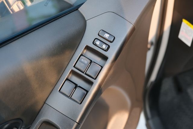 2012 Toyota Yaris G Leather 1.5 恆溫空調 安卓機 倒車顯影 Carplay 抬頭顯示器  第12張相片