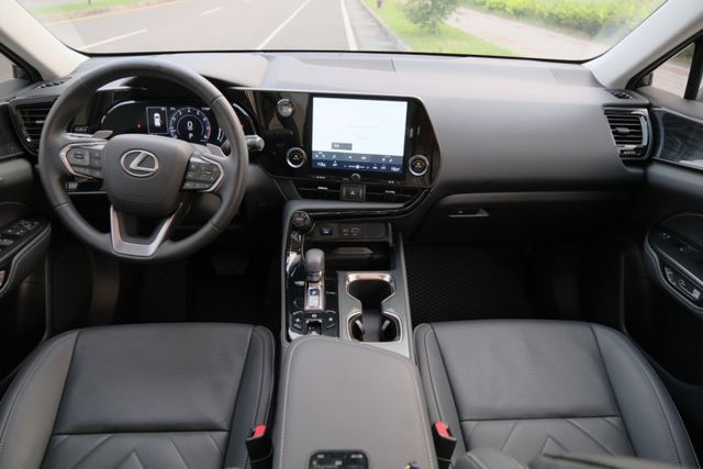 2024 Lexus NX250 頂級版 2.5 雙前座電動調整 電熱椅 電動天窗 盲點偵測 電動尾門 ACC  第9張相片