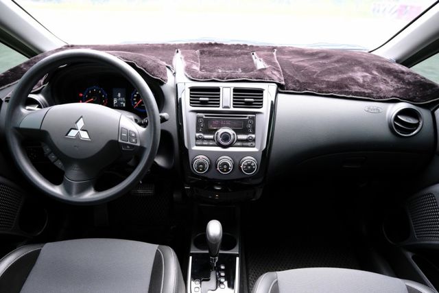 2017 Mitsubishi Colt Plus 尊貴型 1.5 定速 盲點偵測 恆溫空調 藍芽 里程保證3.7萬  第10張相片