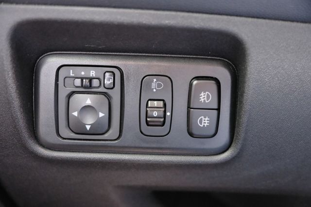 2017 Mitsubishi Colt Plus 尊貴型 1.5 定速 盲點偵測 恆溫空調 藍芽 里程保證3.7萬  第14張相片