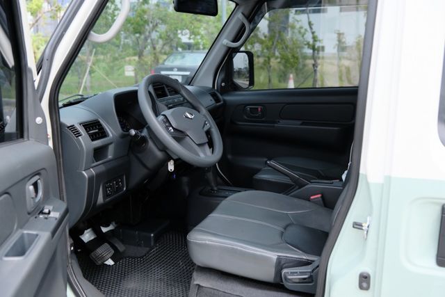 2024 中華 菱利 A180 五人座自排 1.5 定速 Carplay 環景影像 後座出風口 里程保證僅1.1萬  第6張相片
