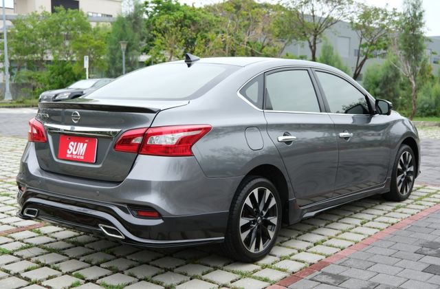2018 Nissan Sentra 尊爵版 1.8 定速 導航 環景影像 電動天窗 分區恆溫 ikey 盲點偵測  第4張相片