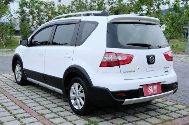 2016 Nissan Livina 行家版 1.6 藍芽 倒車顯影 車頂行李架 里程保證13.6萬  第5張相片