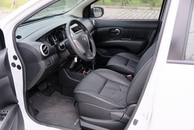 2016 Nissan Livina 行家版 1.6 藍芽 倒車顯影 車頂行李架 里程保證13.6萬  第7張相片