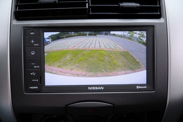 2016 Nissan Livina 行家版 1.6 藍芽 倒車顯影 車頂行李架 里程保證13.6萬  第14張相片