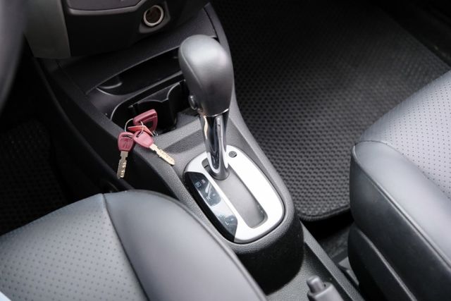 2016 Nissan Livina 行家版 1.6 藍芽 倒車顯影 車頂行李架 里程保證13.6萬  第16張相片