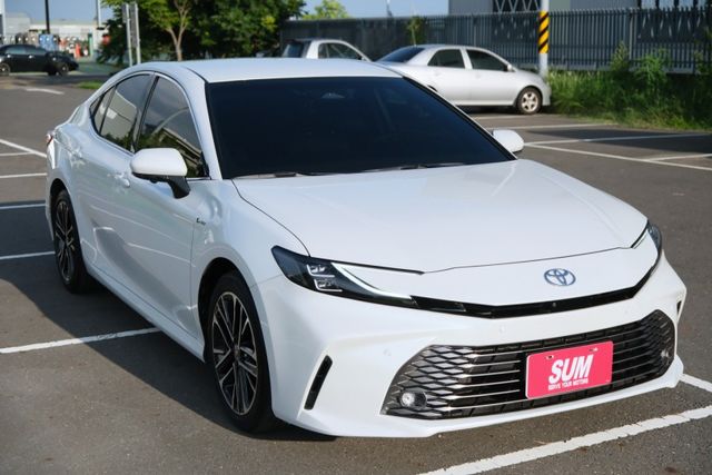 2024 Toyota Camry 油電 旗艦版 2.5 雙區恆溫 導航 雙前座電動椅 手機無線充電 原廠保固中  第3張相片
