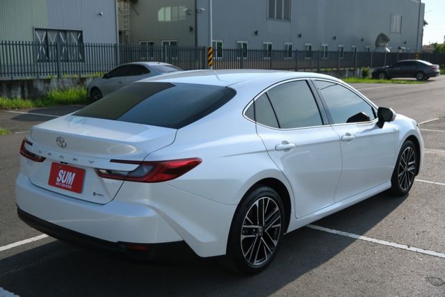 2024 Toyota Camry 油電 旗艦版 2.5 雙區恆溫 導航 雙前座電動椅 手機無線充電 原廠保固中  第4張相片