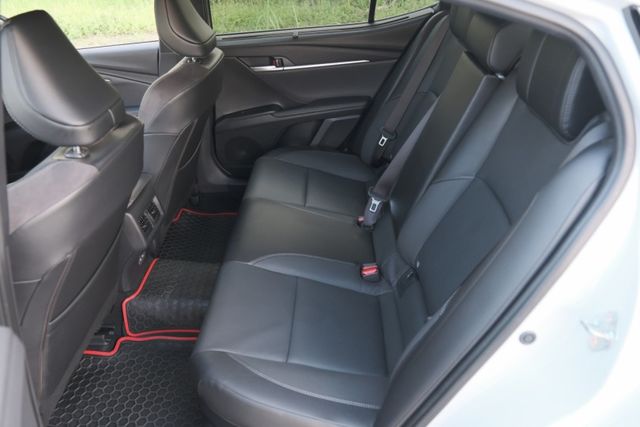 2024 Toyota Camry 油電 旗艦版 2.5 雙區恆溫 導航 雙前座電動椅 手機無線充電 原廠保固中  第7張相片