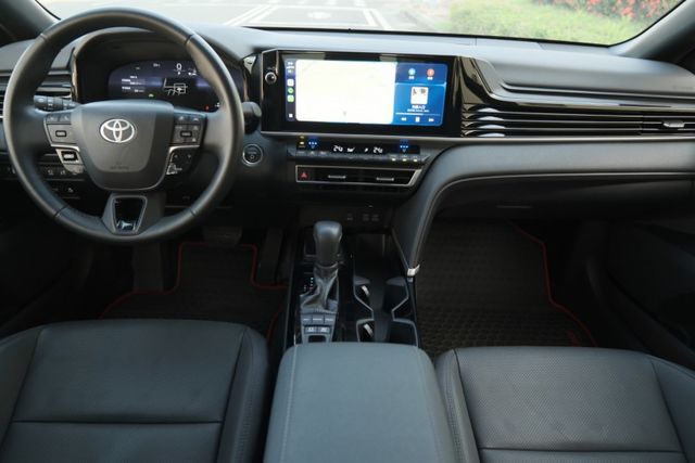 2024 Toyota Camry 油電 旗艦版 2.5 雙區恆溫 導航 雙前座電動椅 手機無線充電 原廠保固中  第9張相片