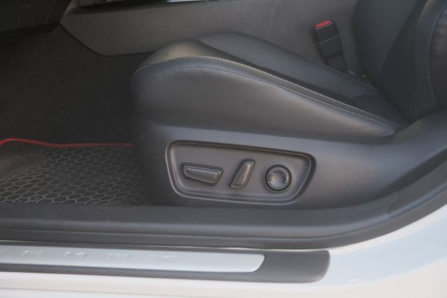 2024 Toyota Camry 油電 旗艦版 2.5 雙區恆溫 導航 雙前座電動椅 手機無線充電 原廠保固中  第13張相片