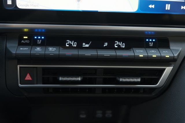 2024 Toyota Camry 油電 旗艦版 2.5 雙區恆溫 導航 雙前座電動椅 手機無線充電 原廠保固中  第17張相片