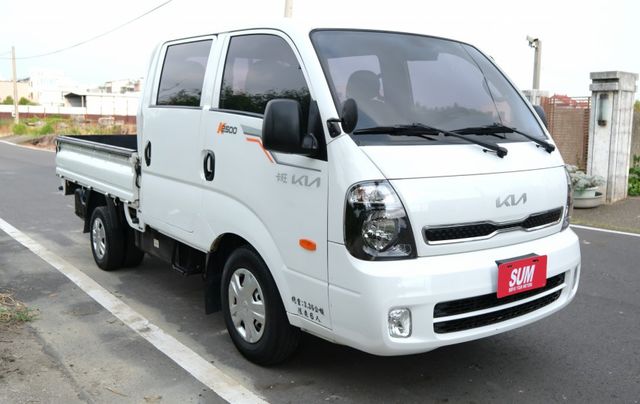 2023 KIA 卡旺 雙廂六人座 自排 2.5 原鈑件 藍芽 倒車顯影 里程保證6萬  第3張相片