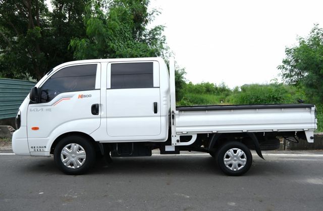 2023 KIA 卡旺 雙廂六人座 自排 2.5 原鈑件 藍芽 倒車顯影 里程保證6萬  第6張相片