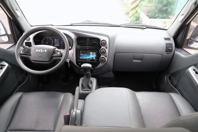 2023 KIA 卡旺 雙廂六人座 自排 2.5 原鈑件 藍芽 倒車顯影 里程保證6萬  第10張相片