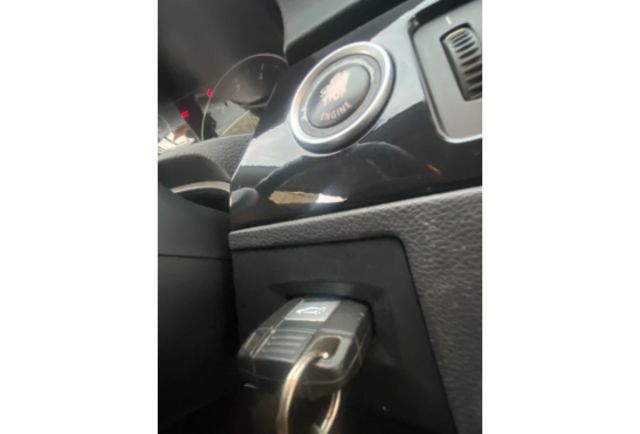2011年BMW 320I 2.0CC(白)  可認證 里程13萬  第12張相片