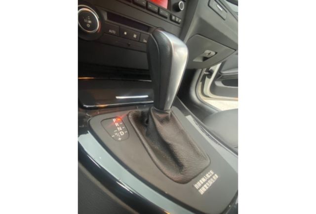 2011年BMW 320I 2.0CC(白)  可認證 里程13萬  第15張相片