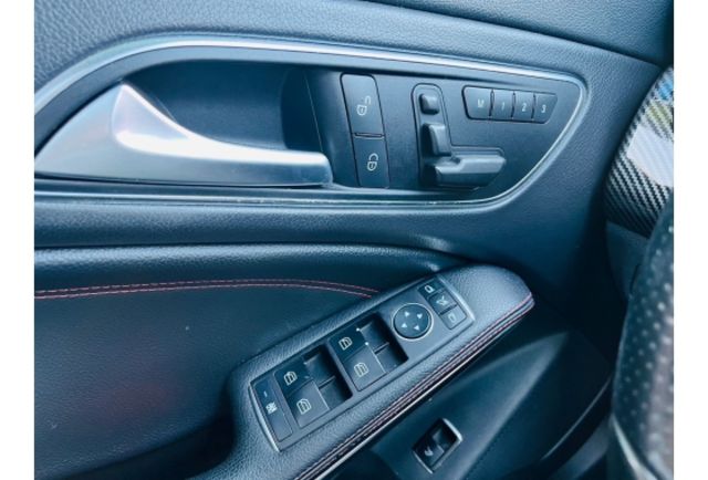 2014年BENZ  CLA45 2.0CC 灰  第15張相片