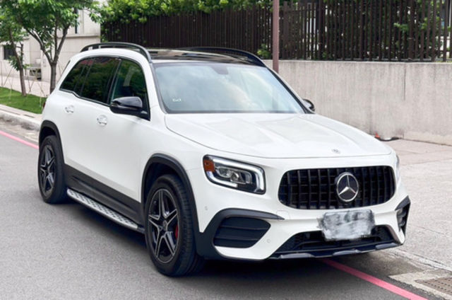 M-BENZ賓士 GLB250  第3張相片