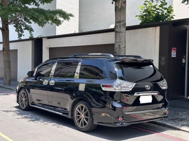 TOYOTA豐田 SIENNA  第2張相片