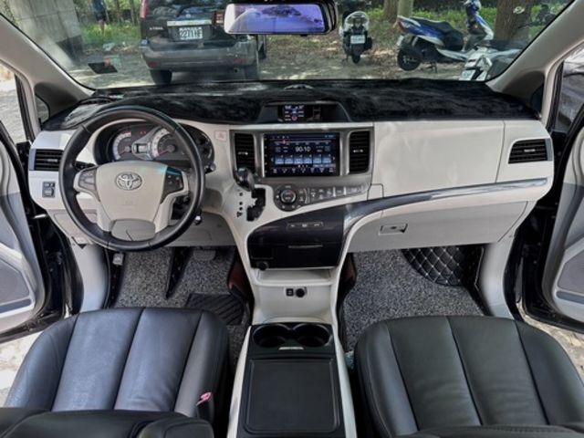 TOYOTA豐田 SIENNA  第7張相片