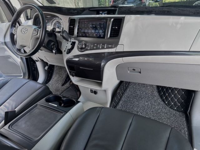 TOYOTA豐田 SIENNA  第9張相片