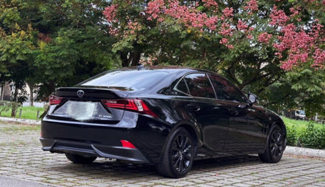 LEXUS凌志 IS 300H  第2張相片