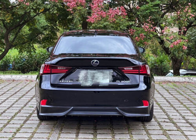 LEXUS凌志 IS 300H  第4張相片