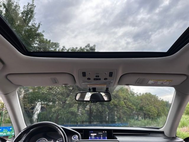 LEXUS凌志 IS 300H  第8張相片