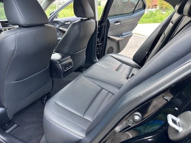 LEXUS凌志 IS 300H  第12張相片