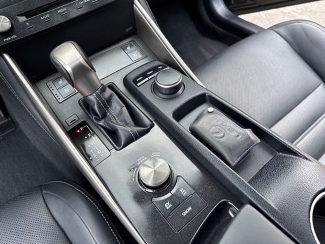 LEXUS凌志 IS 300H  第13張相片