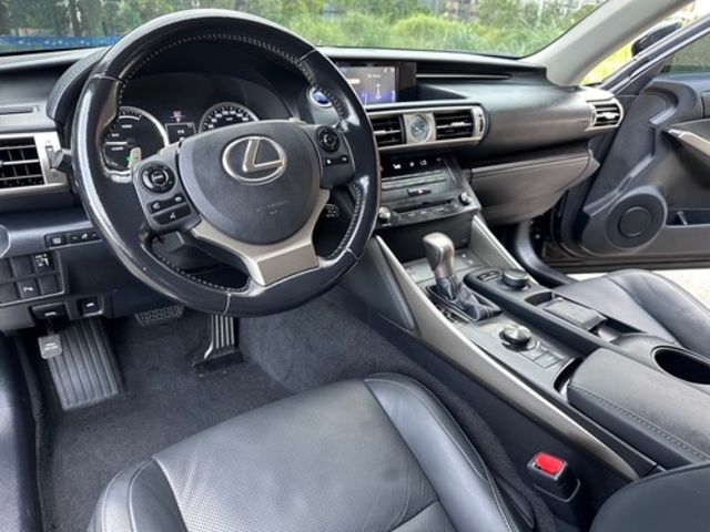 LEXUS凌志 IS 300H  第15張相片